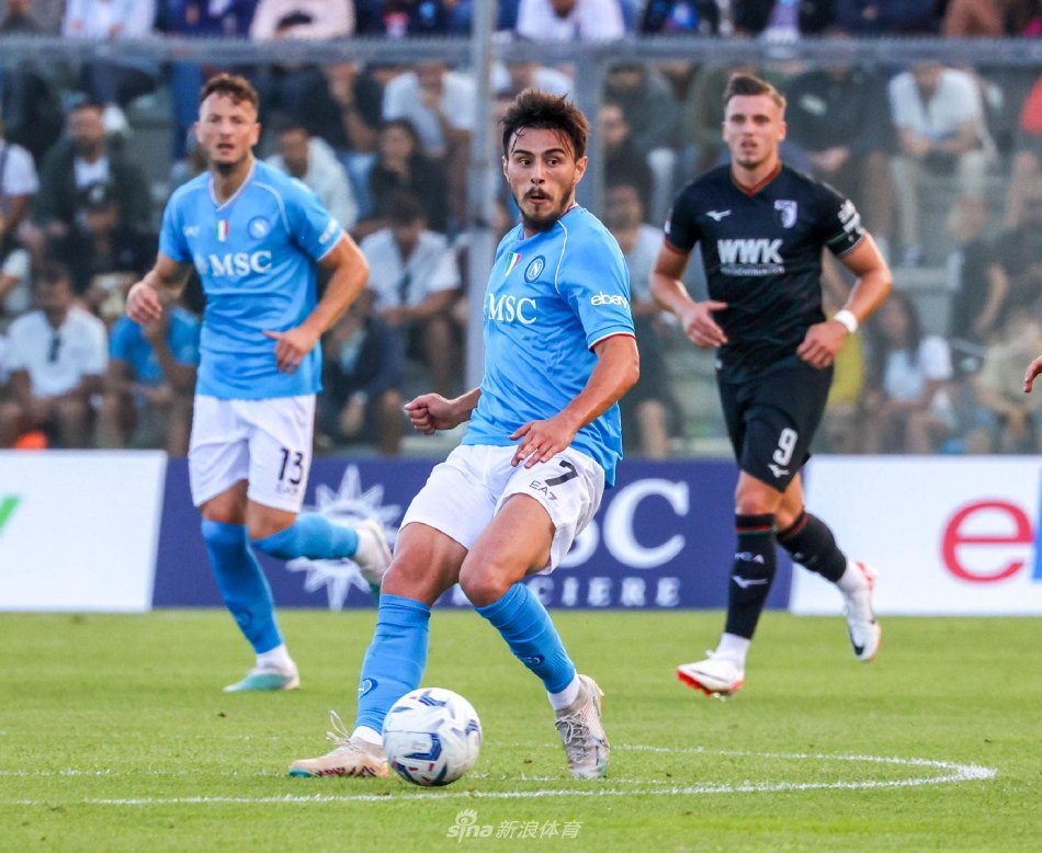 中的表现也 中的表现也