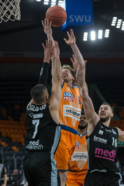 男子组的竞 男子组的竞